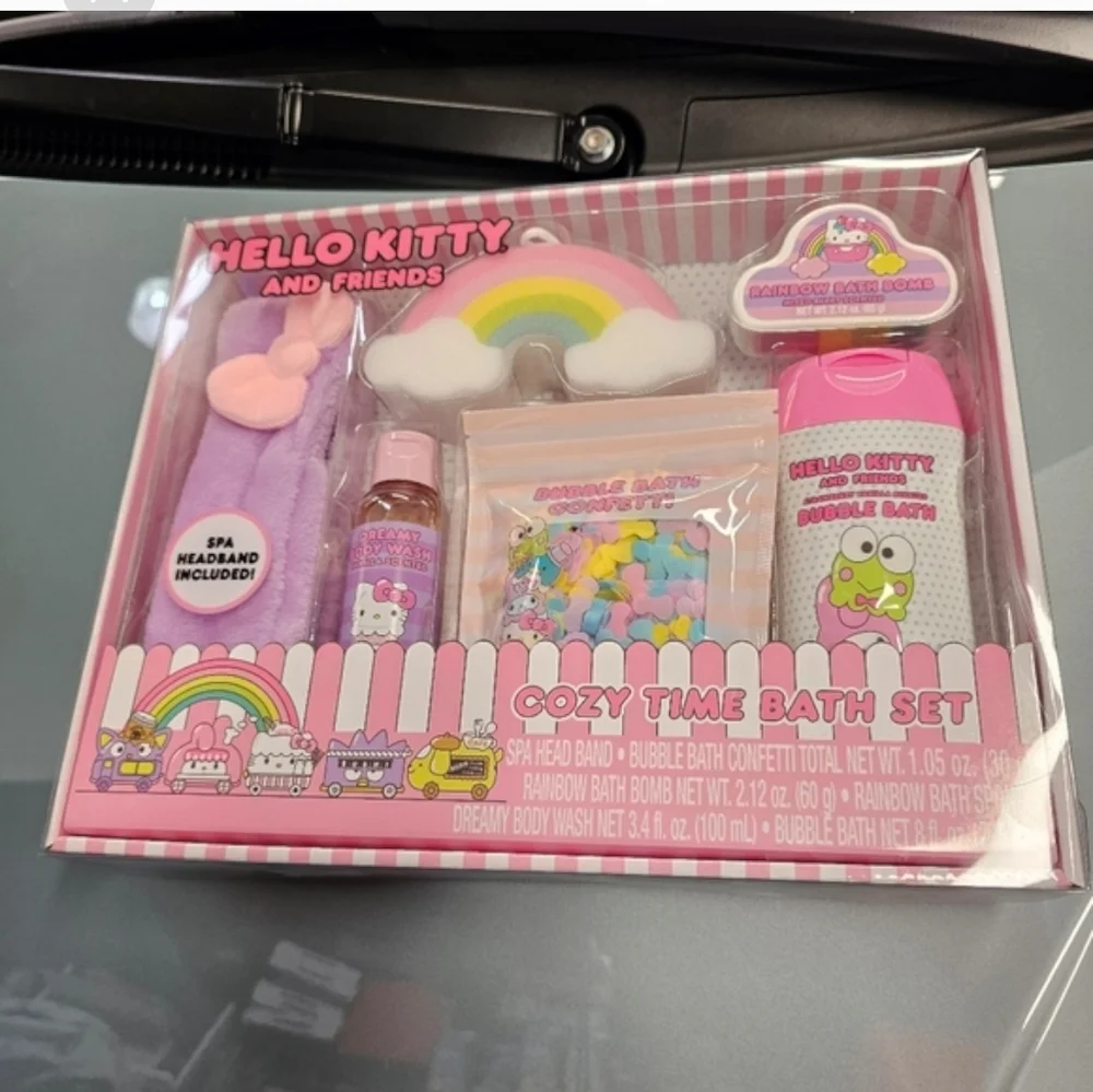 Cozy Time Bath Hello Kitty &Friends Set 6: spa head band, bath bomb,body...